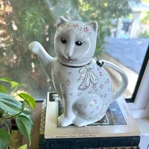 Vintage Small Ceramic Lucky Cat Tea Pot with Lid